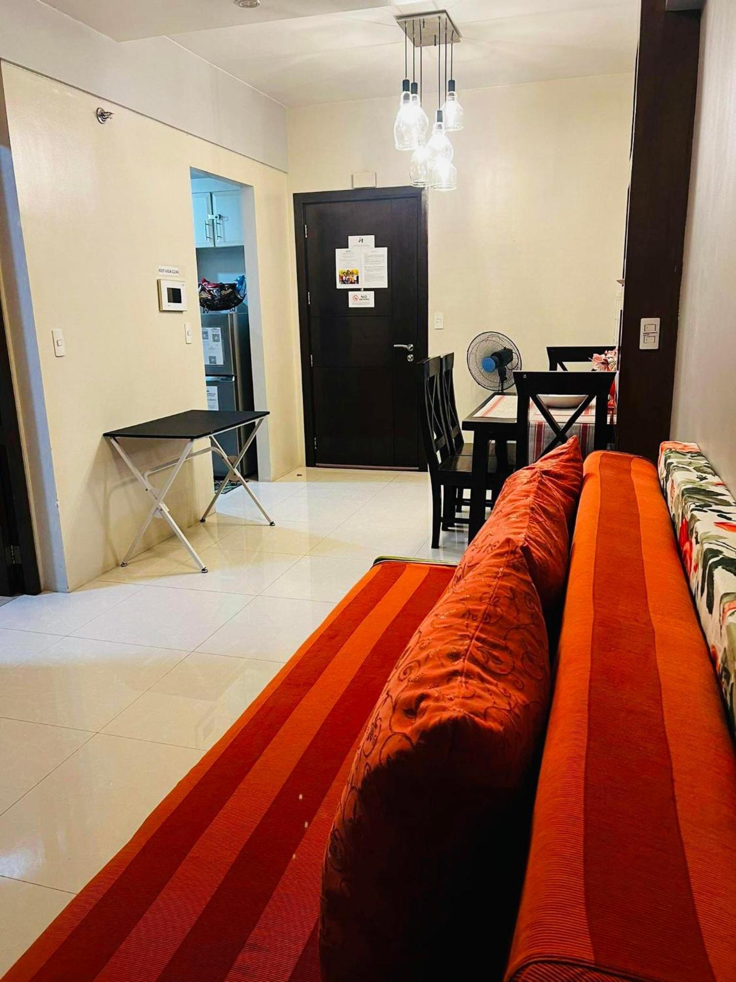 One Palm Tree Villas Condominium - Studio 10O With Balcony - Across Terminal 3 Airport Manilla Buitenkant foto
