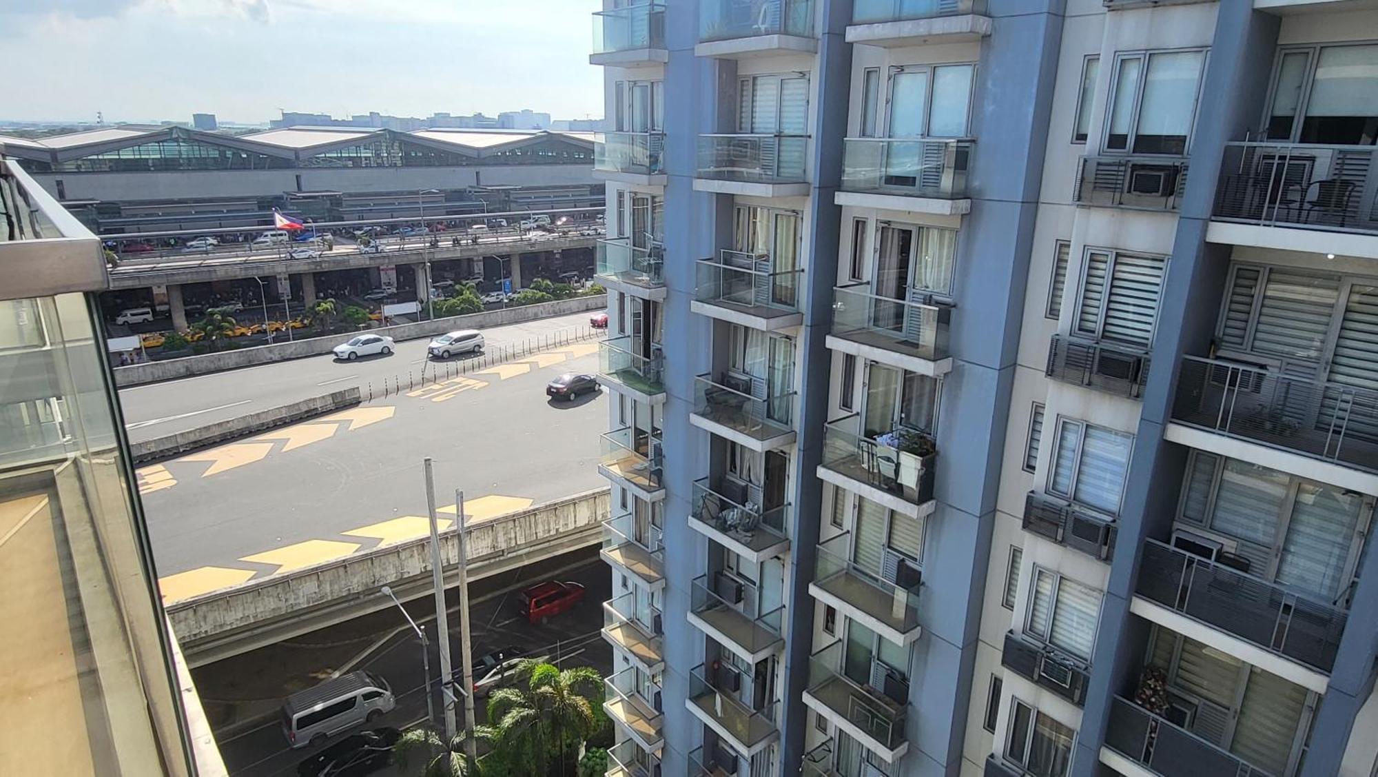 One Palm Tree Villas Condominium - Studio 10O With Balcony - Across Terminal 3 Airport Manilla Buitenkant foto